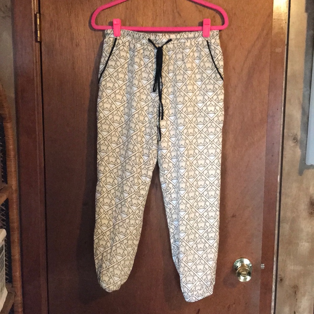 Aryn K lightweight peach Aztec print pants size M